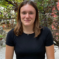 Amy Schlumpf<br>in Ausbildung 1. Lehrjahr FaBeK<br>Im VIKI seit August 2024<br>Gruppe Riesen